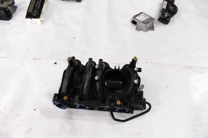 MEGANE ÇIKMA YEDEK PARÇA CLİO EMME MANİFOLT